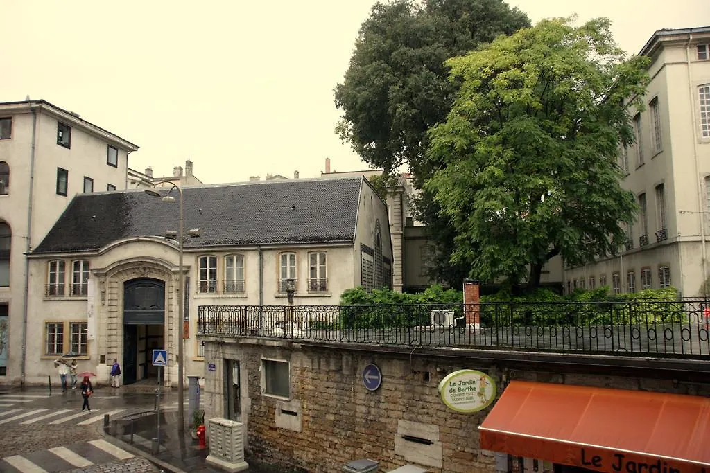 Appart' Fleurieu Apartment Lyon France